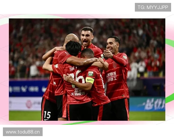 中超赛季激战正酣 各队争冠竞争白热化 球迷热情高涨